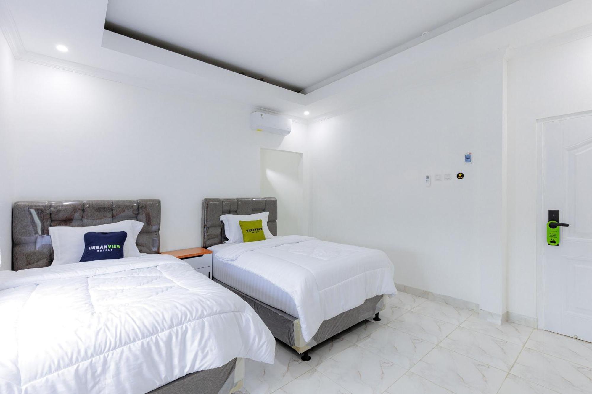 Urbanview Hotel Amira Syariah Bogor Pamoyanan Eksteriør bilde