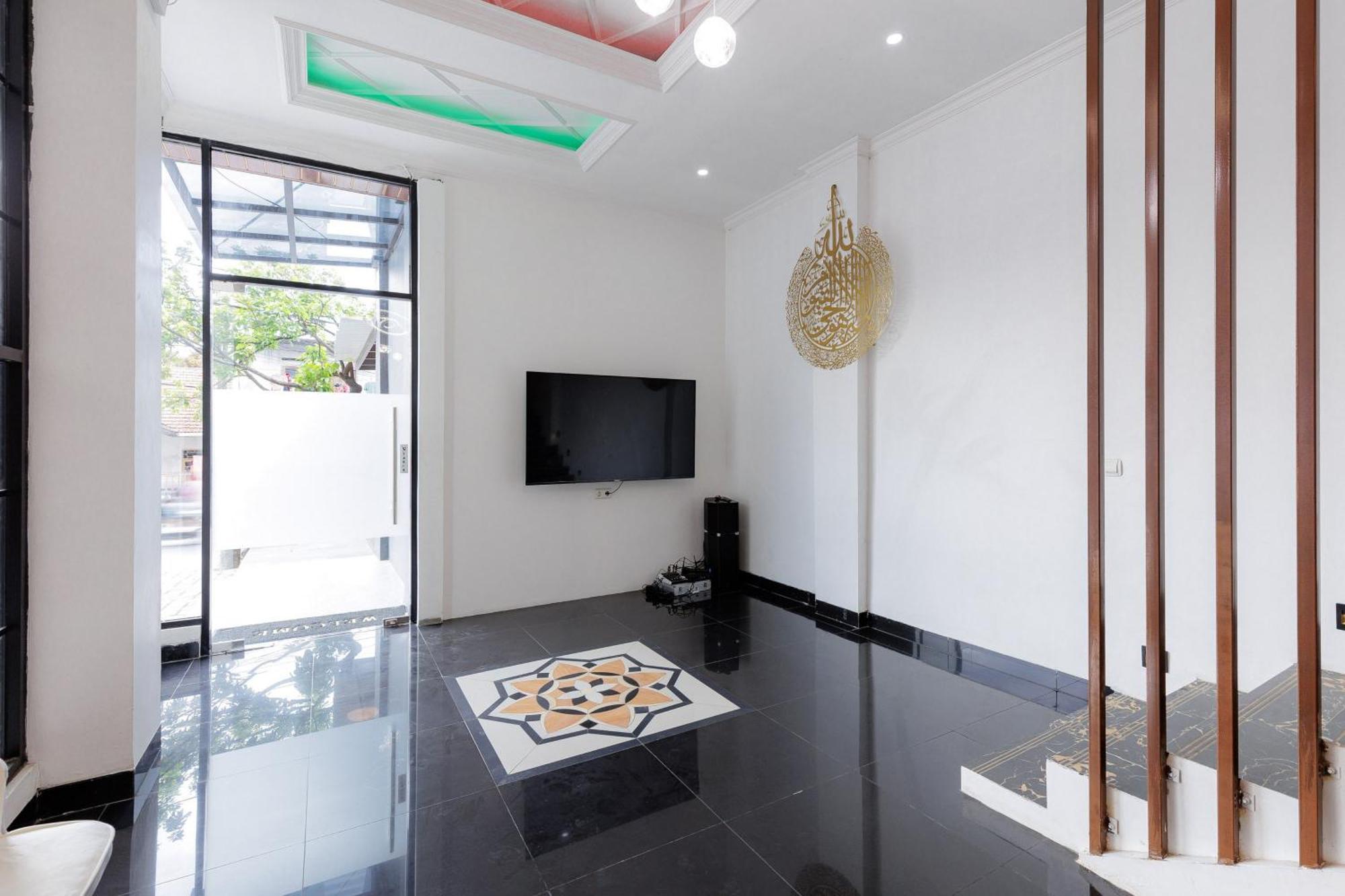 Urbanview Hotel Amira Syariah Bogor Pamoyanan Eksteriør bilde